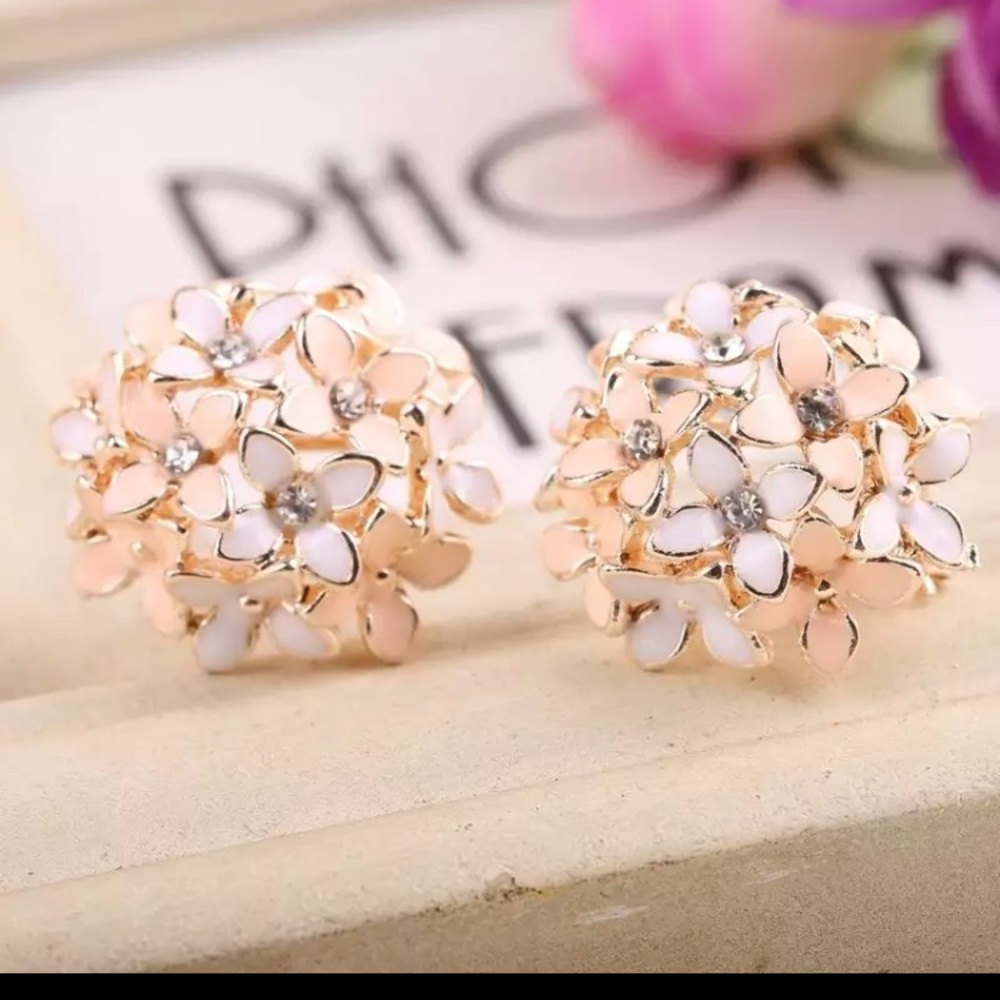 NEW!!💙💎🌸HYDRANGEAS!!🌸💎💙GORGEOUS!! EARRINGS!! - Picture 2 of 10